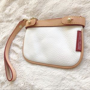 Dooney&Bourke White Wristlet